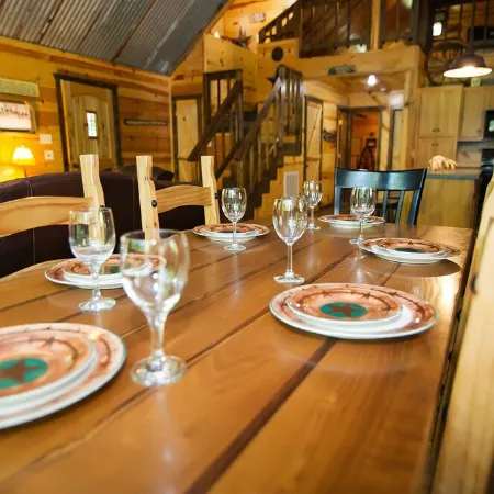 Crazy Horse is a charming Broken Bow Cabin with all the Amenities.