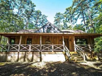 Crazy Horse is a Charming Hochatown Cabin with All the Amenities. فنادق في بروكن بو
