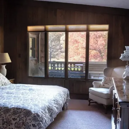 Pine Grove Retreat- True Mtn. Chalet near 7 Springs, Falling Water, & Ohiopyle