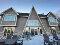 Beautiful Lake home w/hot tub, & 270 ft Lake Shore!