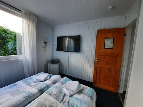 Vacation home with barrel sauna, fireplace and massage chair.