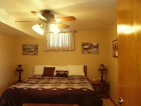 Quiet setting centrally located six miles west of Rapid City Hotels in Mount Rushmore UT