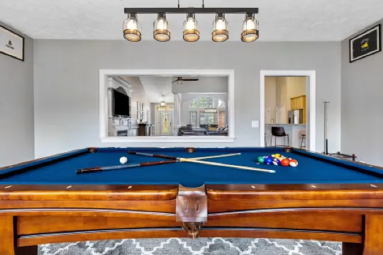 Book Golf with us! Luxury Emerson Cottage at Pinehurst No. 6 with Pool Table