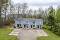 Premium Townhome w/ 2 King Beds & Luxury Bathrooms Hotels near Action Bartending School