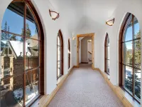 LUXURY HIGHLANDS HOME! Ten Mile Views, Lake View, Hot tub, Pool table, Foosball