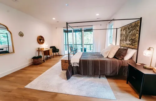 LAKE FRONT - New Build, No Steps to Lake, Quiet Cove, Big Creek -Seasonal Water