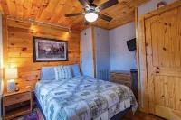 Ridgetop Retreat with Mountain View & Hot Tub! Unit 3 BrysonCity! GSMR!