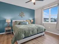 Home away from Home, upscale townhome Hotels in Plover
