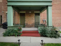 Convenient & Spacious Downtown - Private Parking Included Hotels in Galena