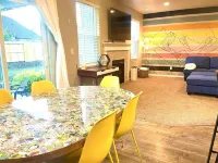 Top Rated! Bring the Kids, Big Backyard! Sleeps 12. Fast Wifi.