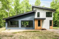 New Build Modern Cabin in Glen Arbor close to downtown Glen Arbor and Empire