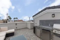 Ocean view townhouse with private rooftop deck!