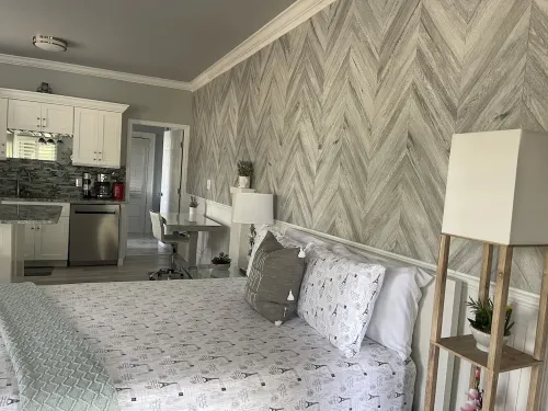 Luxury Studio Everything is Brand New! 5 min to the Beach!