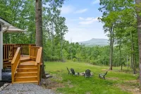 NEW STUNNING VIEW OVERLOOK MASSANUTTEN with HOT TUB and Adjoin SHEN NATL PARK!