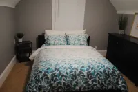 Spacious 4 bedroom home in the heart of camas! Hotels in Camas