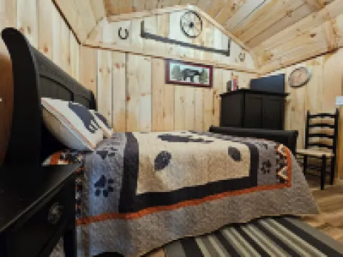 1 BR/1BR Lofted Cabin West Virginia Hatfield McCoy ATV Trails