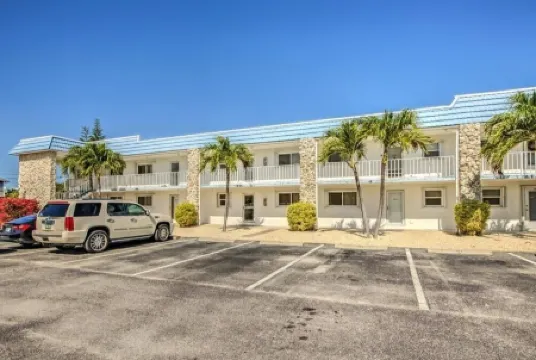 Sombrero Beach Vacation 2/2 Condo