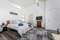 Luxury Waterfront Heated  Pool Villa.Amazing Views. Available Jan2026