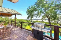 Luxury Lake Travis Retreat with Pool, Hot Tub & Stunning Views Hotels in Hudson Bend