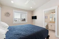 Bear Lake Cabin Sleeps 12! Game Room! Plenty of Parking for Cars and Toys!