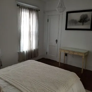 Spacious 2 Bedroom apartment close to Yale Bowl