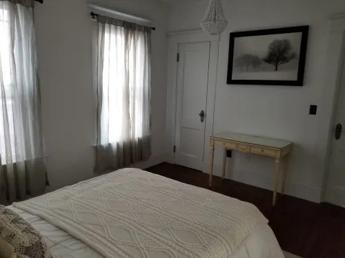 Spacious 2 Bedroom apartment close to Yale Bowl