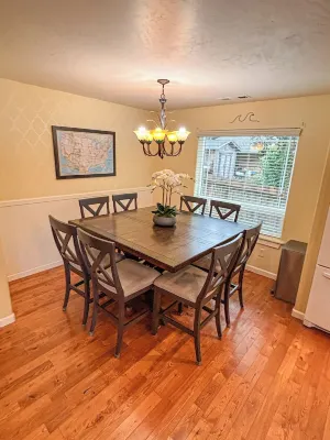 Peeks of Ocean in This Spacious 2700Sqft Home. Great for Families,Big Game Room! Hotels in Brookings