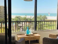 FANTASTIC CONDO ON SIESTA KEY BEACH. HUGE POOL, PICKLE BALL, EXCERCISE ROOM.