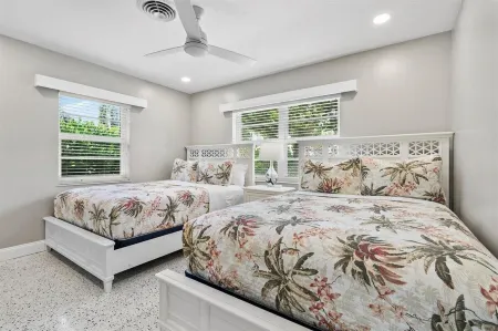 Delray Oasis- 1 Block to the Ave Отели в г. Делрей-Бич