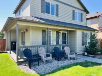 Spacious Downtown Sisters Oasis - Dog Friendly