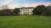 Modern Golf-View Condo • Barefoot Resort • Pools • Beach Gear Included