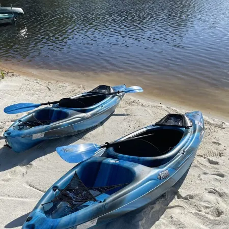 4BR Lakefront, Family friendly, Private Beach near Camelback Kalahari Golf Parks