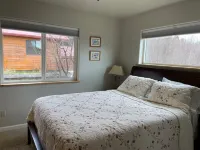 Bear Canyon Cottages - Garden House Hotels near Mud Bay