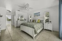 Private Elevated Pool & Deck!