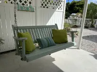 PRIVATE HEATED POOL! 150 Steps to Beach! No property management fees! Hotel a Holmes Beach