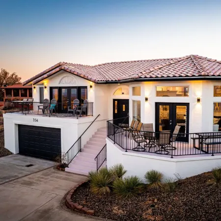 Sunset Mesa Hideaway-Lake Powell Views, Game Room & 3 Decks-Near Antelope Canyon