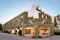 Days Inn by Wyndham Ste. Helene-De-Bagot - parkir