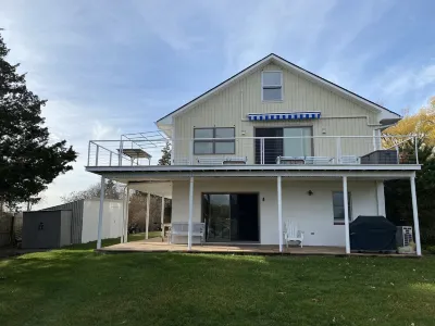 Bayfront Vacation Home in Southold, 5 Bedrooms Hotels near Horton Point Lighthouse Nautical Museum