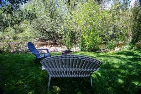 Private Cabin in beautiful Downtown Steamboat! BEST LOCATION in OLD TOWN! Отели рядом с достопримечательностью «Сода Спринг»