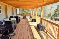 The Lake House     Lake front/Private Dock/ Sleeps 12