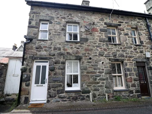 Bijou House Perfect for 2 people, no pets. Hotels in Dolgellau