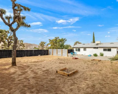 Casa Mestiza- Spacious with Fire Pit, Near Town Hotels in Yucca Valley