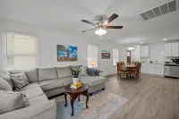3BR Downtown Retreat • King Bed • Cozy & Fast WiFi