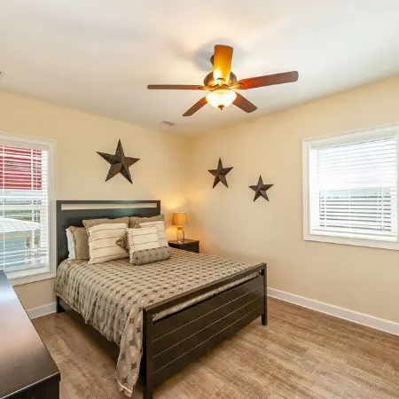 Discount Available! 4 Br/3 BA Private Pool/Dock/Canal Front/Neighborhood Beach!