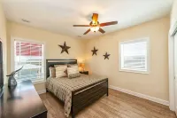 Discount Available! 4 Br/3 BA Private Pool/Dock/Canal Front/Neighborhood Beach!