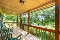 Lakeside Serenity: Lakefront-Pool Table- 4X4 Needed