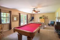 Lakeside Serenity: Lakefront-Pool Table- 4X4 Needed