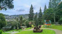 Bayak Hotel & Resort Hotel dekat Taman Wisata Matahari