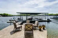 Beautiful 7 Bed, 6 Bath, Huge Dock, Boat Launch @ House, Game Room, Kid Friendly