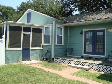 NEAR FRENCH QUARTER - 4 Bdrm Home - LOW RATES! - Safest Neighborhood.